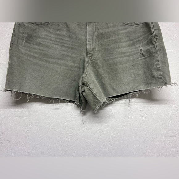 WOMEN'S High-Rise Midi Jean Shorts - Universal Thread - 12 - Picture 4 of 12